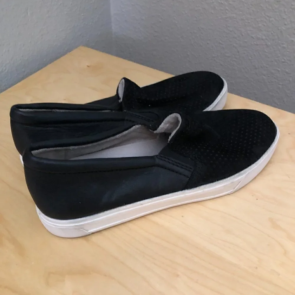 NATURALIZER Aileen Slip On Sneakers Women's size 9 Black & White Platform